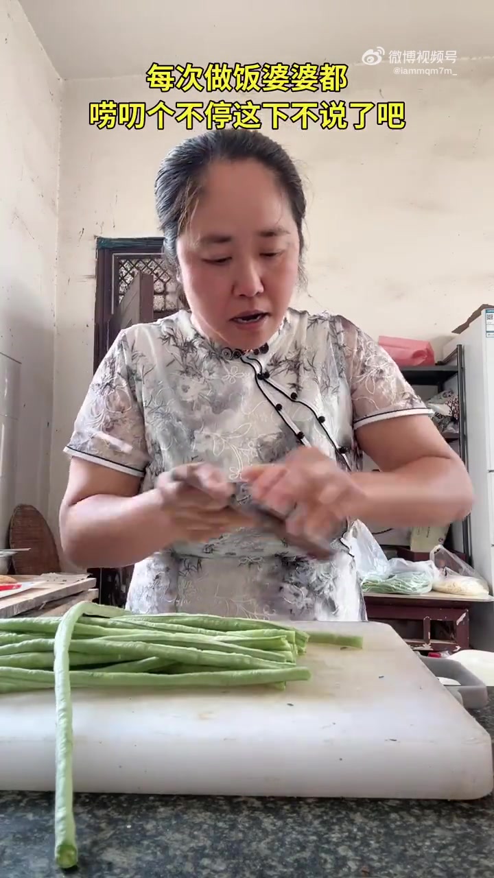 做个饭婆婆唠叨个不停，这下不说了吧！