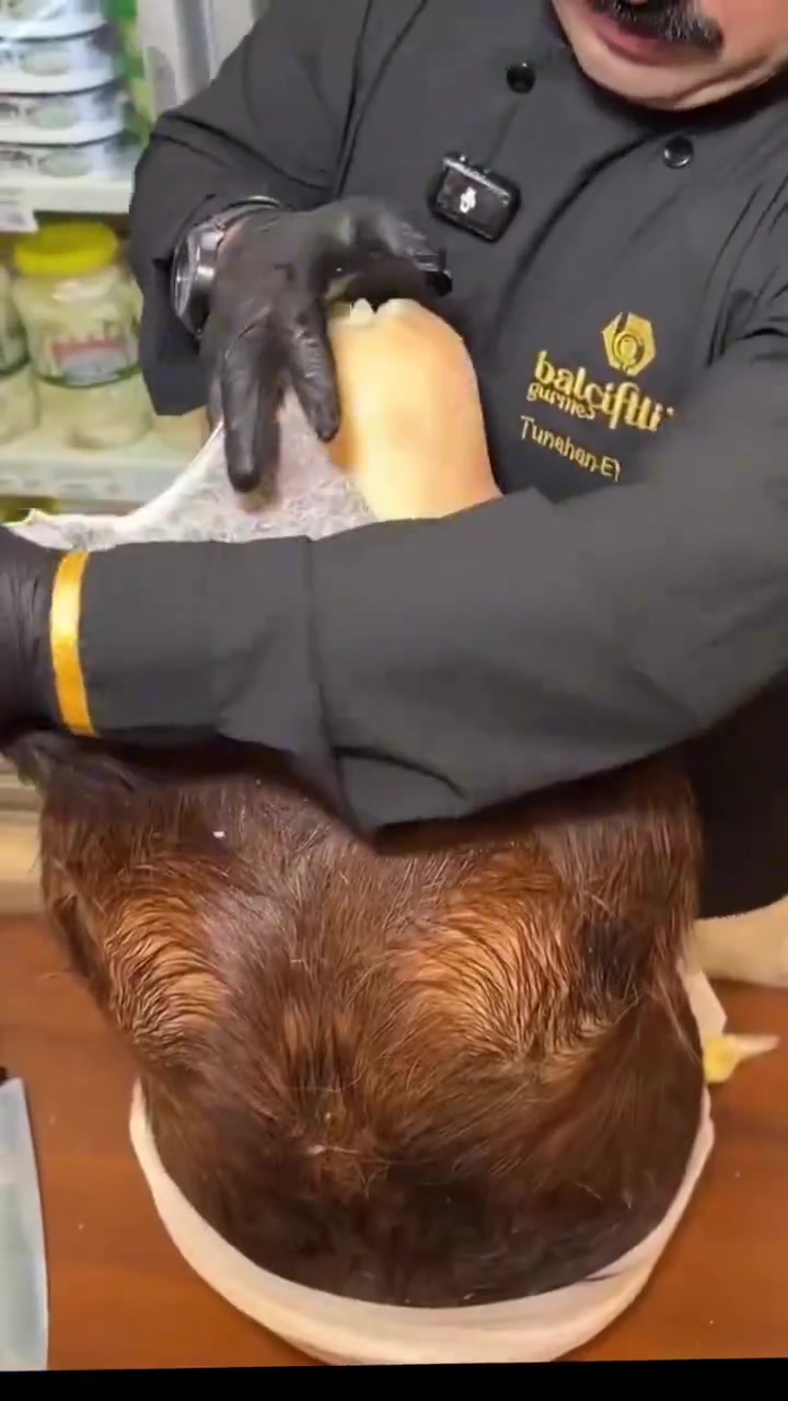 撕开物似芝士网友称小脑萎缩