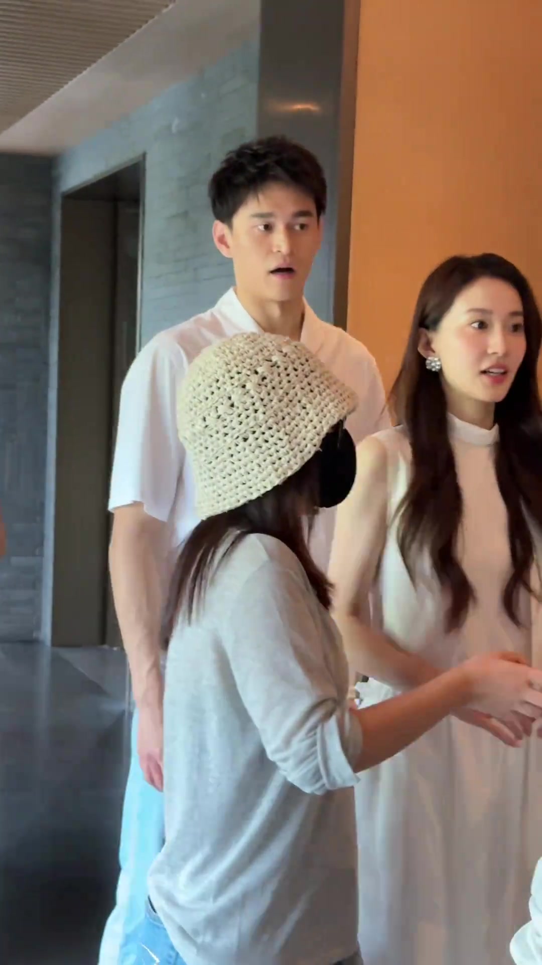 孙杨的老婆原来这么高啊！