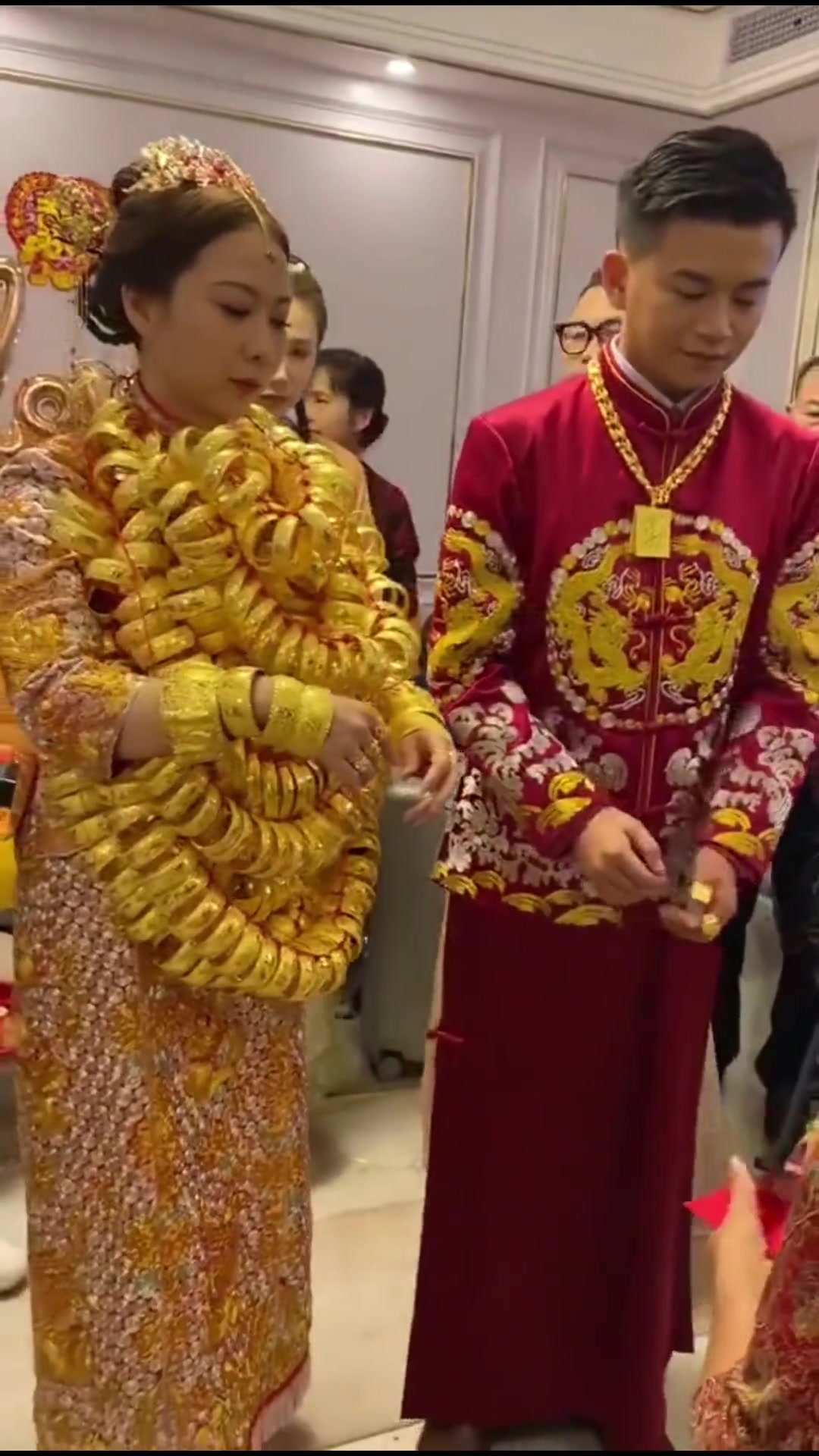 这个不压脖子吗看着好重啊