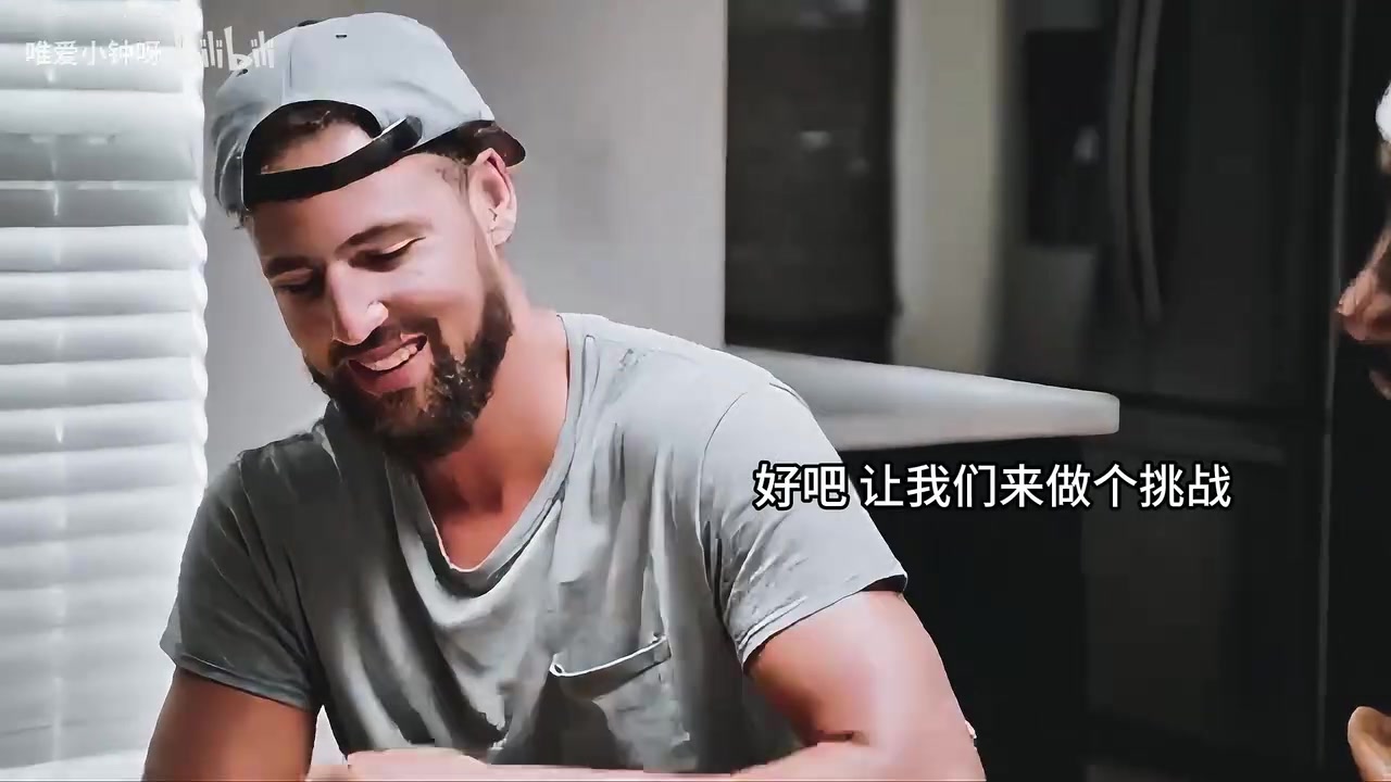 [库里]质疑我们俩的友谊？名场面：克莱做客伊巴卡节目被要求给库里致电
