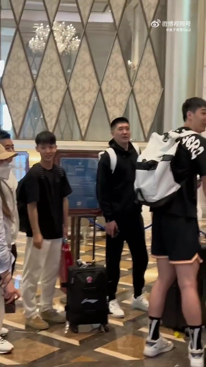 【CBA】真的想不到，徐杰看着这么乖的样子，居然会被曝出这种事