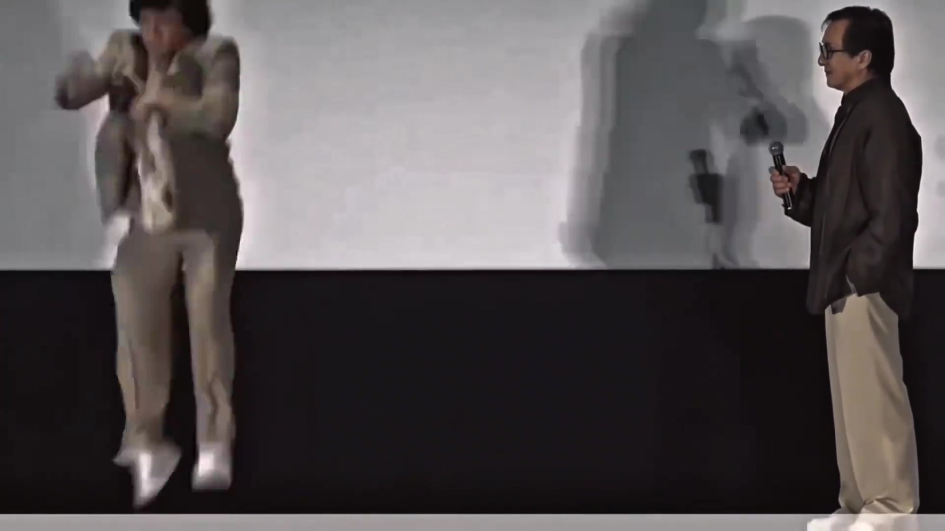仿佛成龍的青春回頭看了他一眼