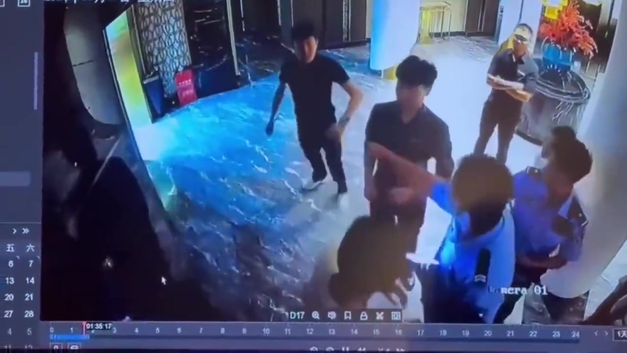 错把警察蜀黍当保安前面有多嚣张后面就有多狼狈