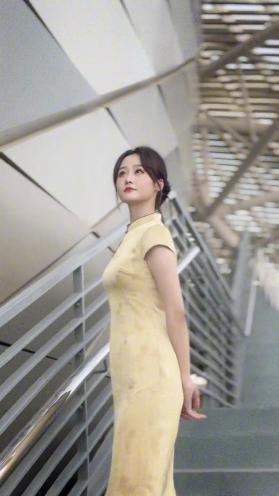 女主播果果晒旗袍装扮：老祖宗的审美是对的！