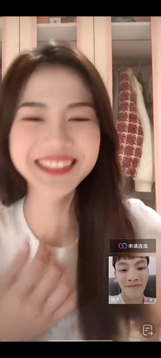 [你怎么看？]被曝出互相绿互相骗！徐杰与女友此前还在直播中甜