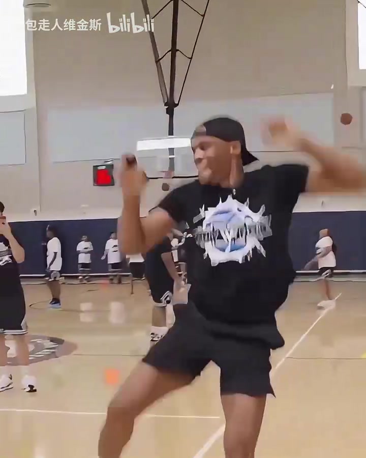 [NBA]岁月留下了痕迹！威少打板自抛自扣失败：如果是25岁