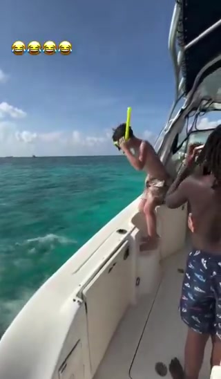 黑心老爹！塔图姆一把把儿子推进海里