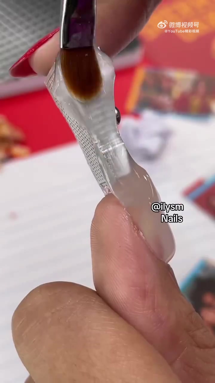 美甲界的离谱设计：做完这组指甲就可以直接做题去了