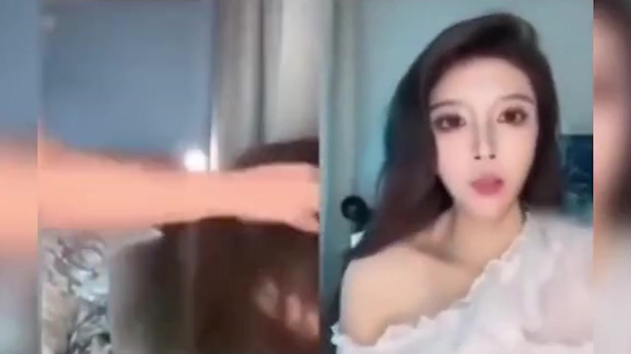 女生叫榜一大哥“老公”，被男友当场家暴