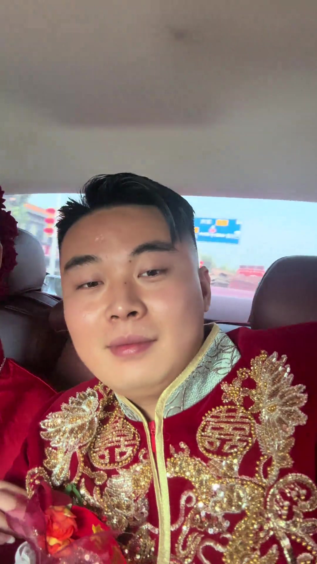 这男的绝对有钱