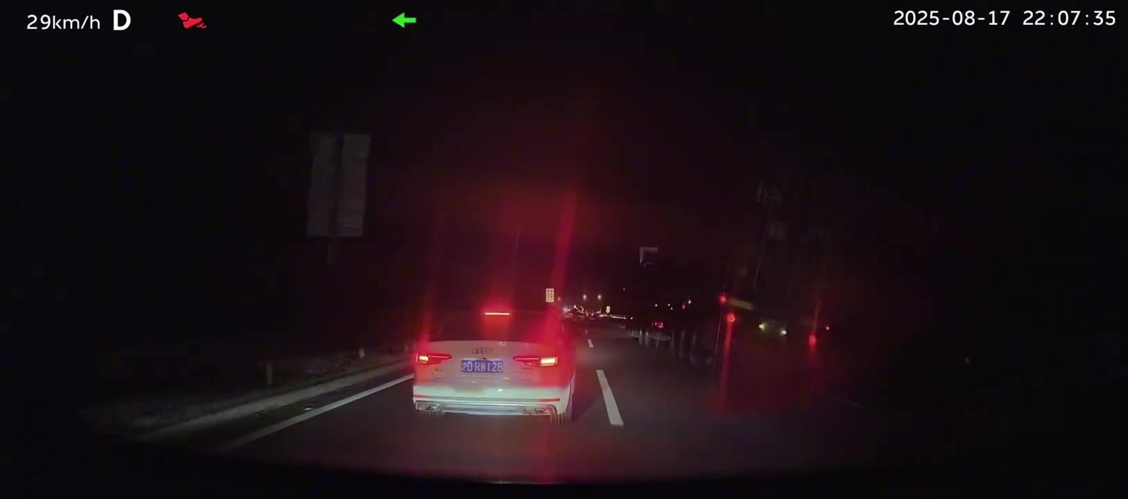 奥迪车主差点变二次元，感谢大车不杀之恩