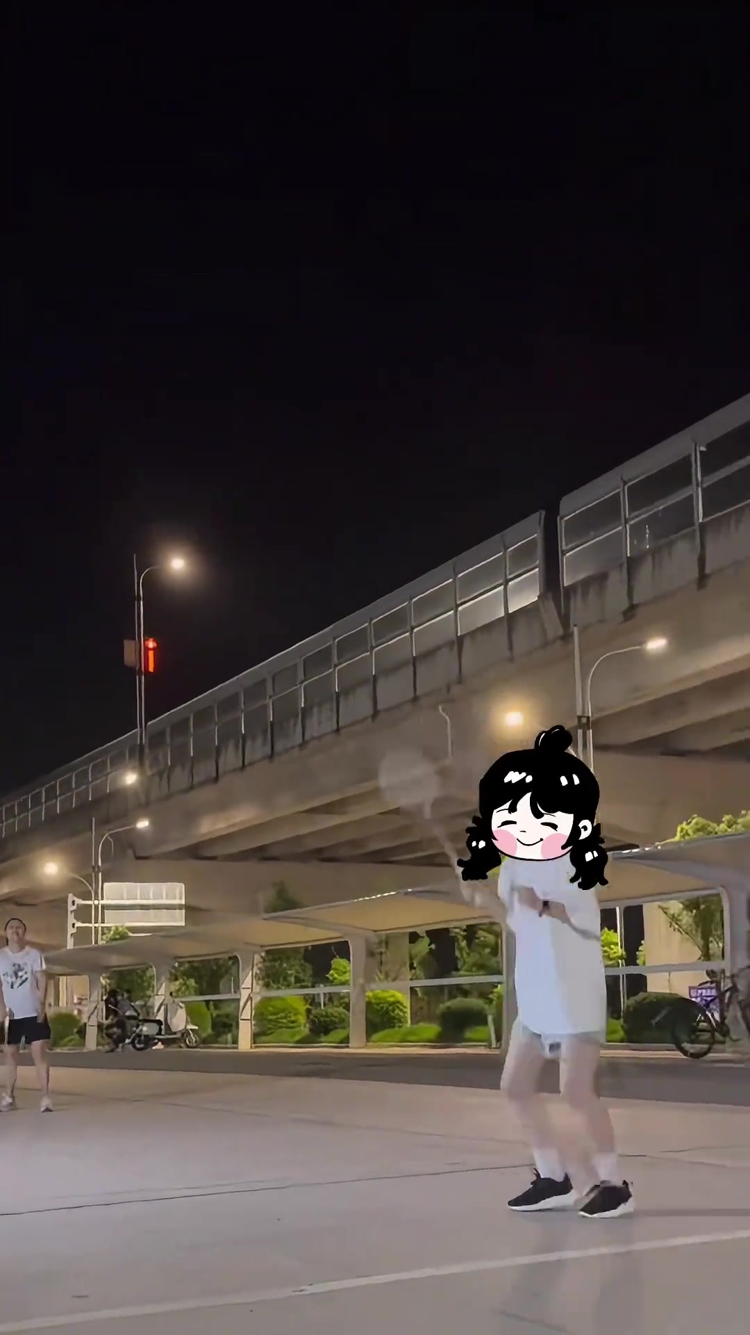 鸟儿快回来，还我们的羽毛球球