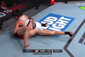 08月22日UFC精英之路女子草量级 石铭 - 布拉西尔 全场集锦