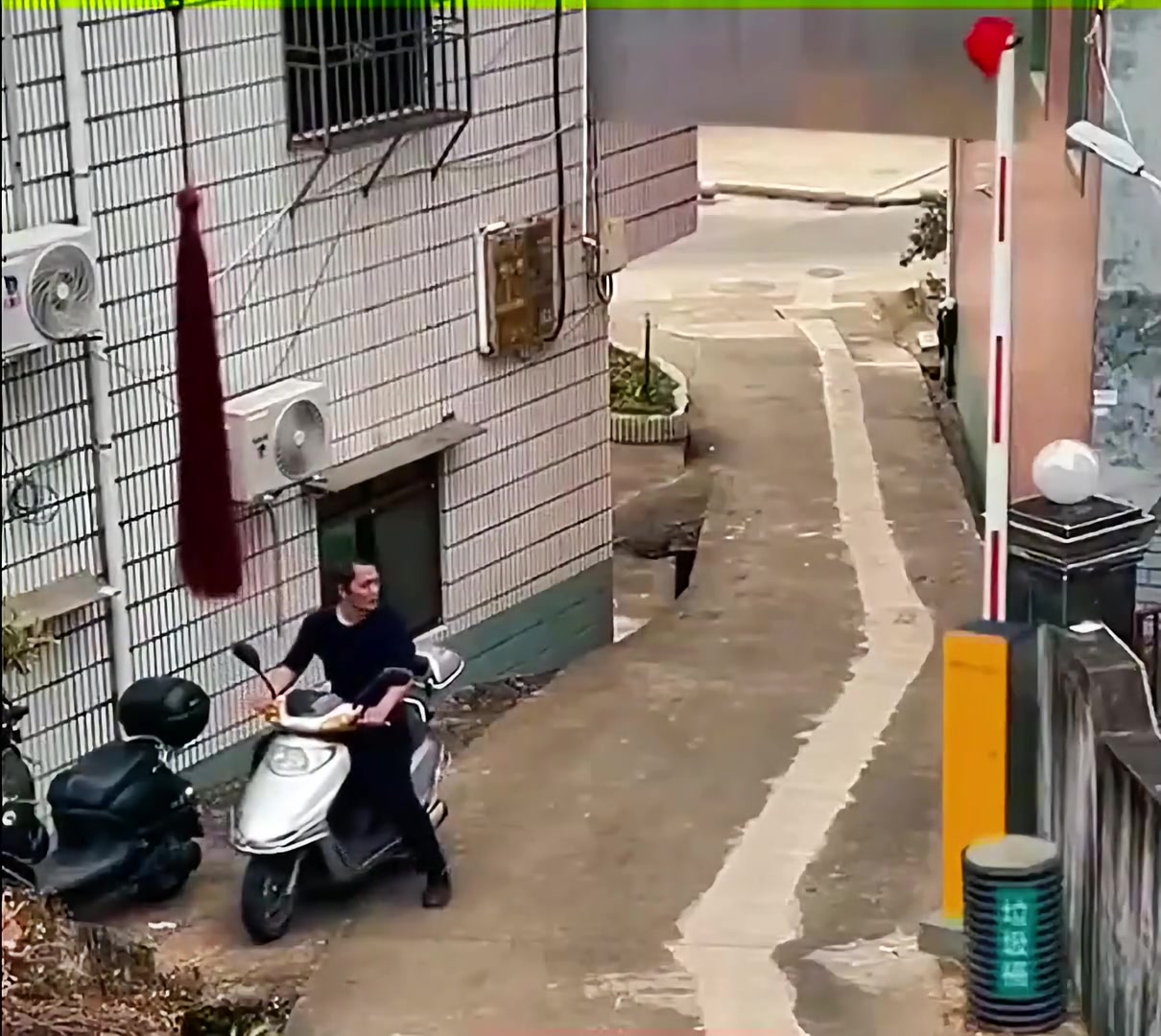 这一刻充分感受到了安全帽的重要性