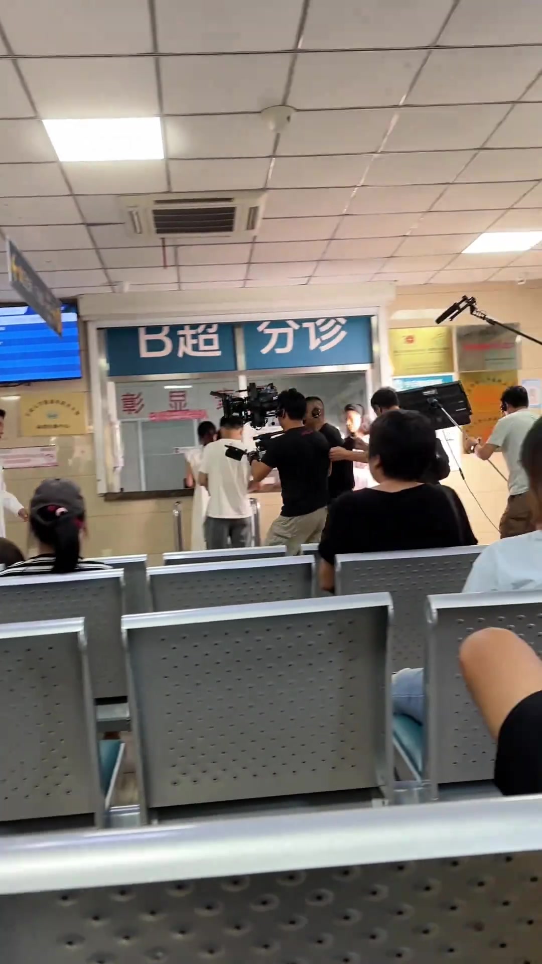 偶遇演员拍电视剧，咱也不知道这是哪位知名演员