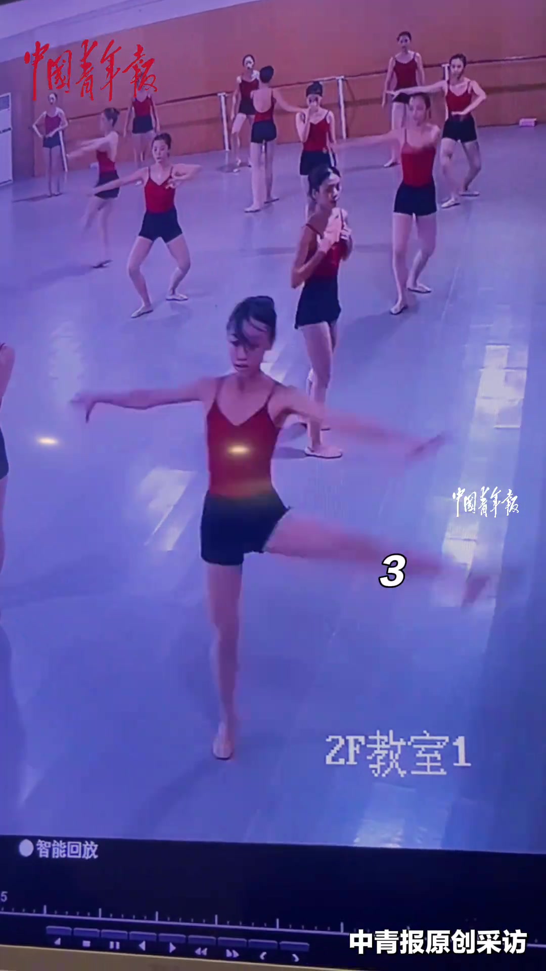 艺考生做旁腿转，一口气做了24个，网友：她硬控一教室的人！