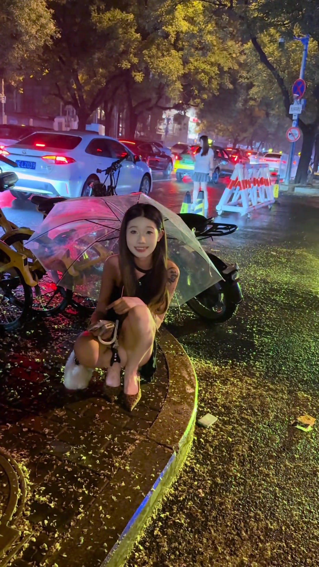 男子未经同意拍女生，被怼了吧！！