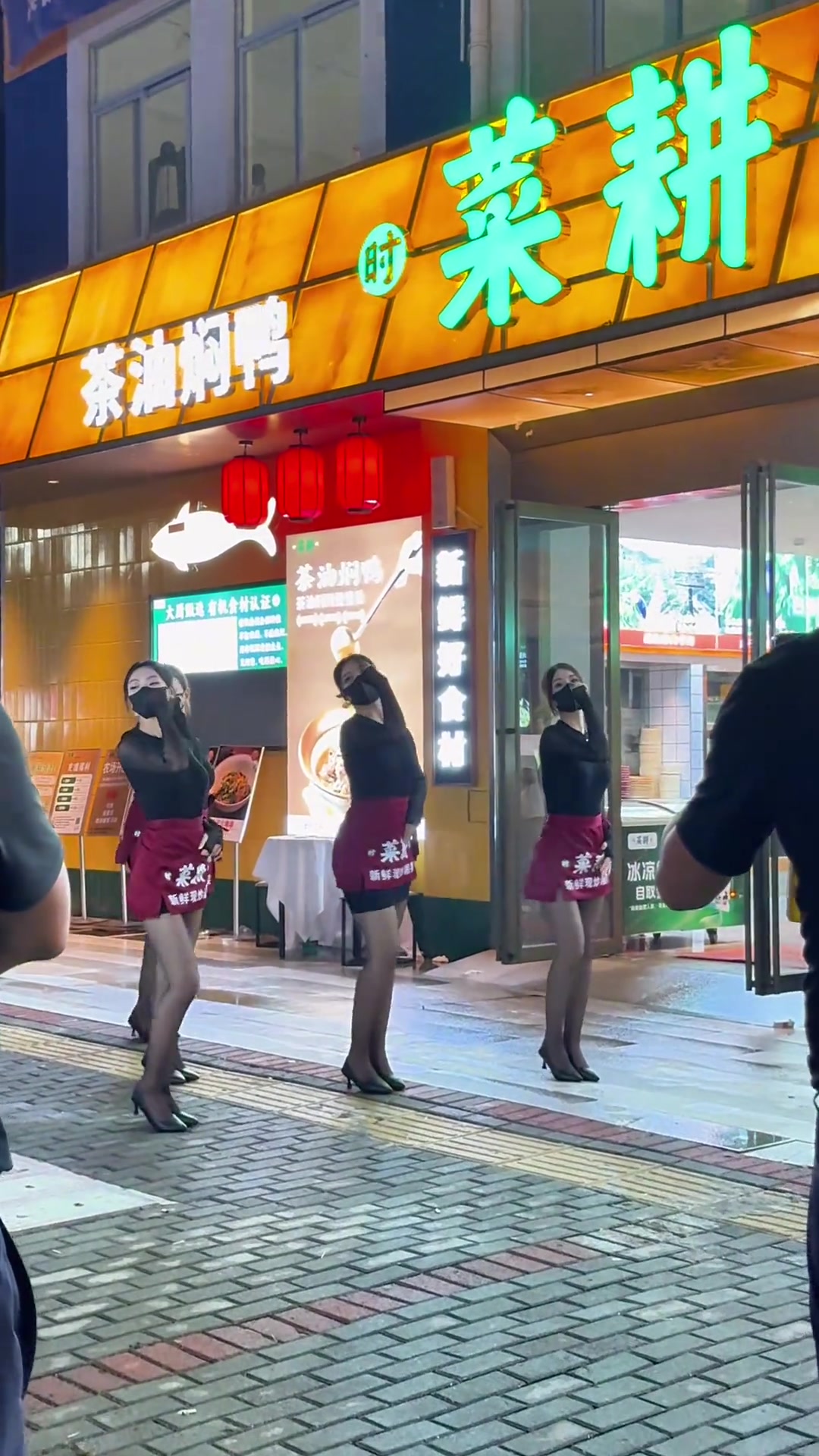 只是个幌子！还开啥馆子干脆搞直播带货那套算了！