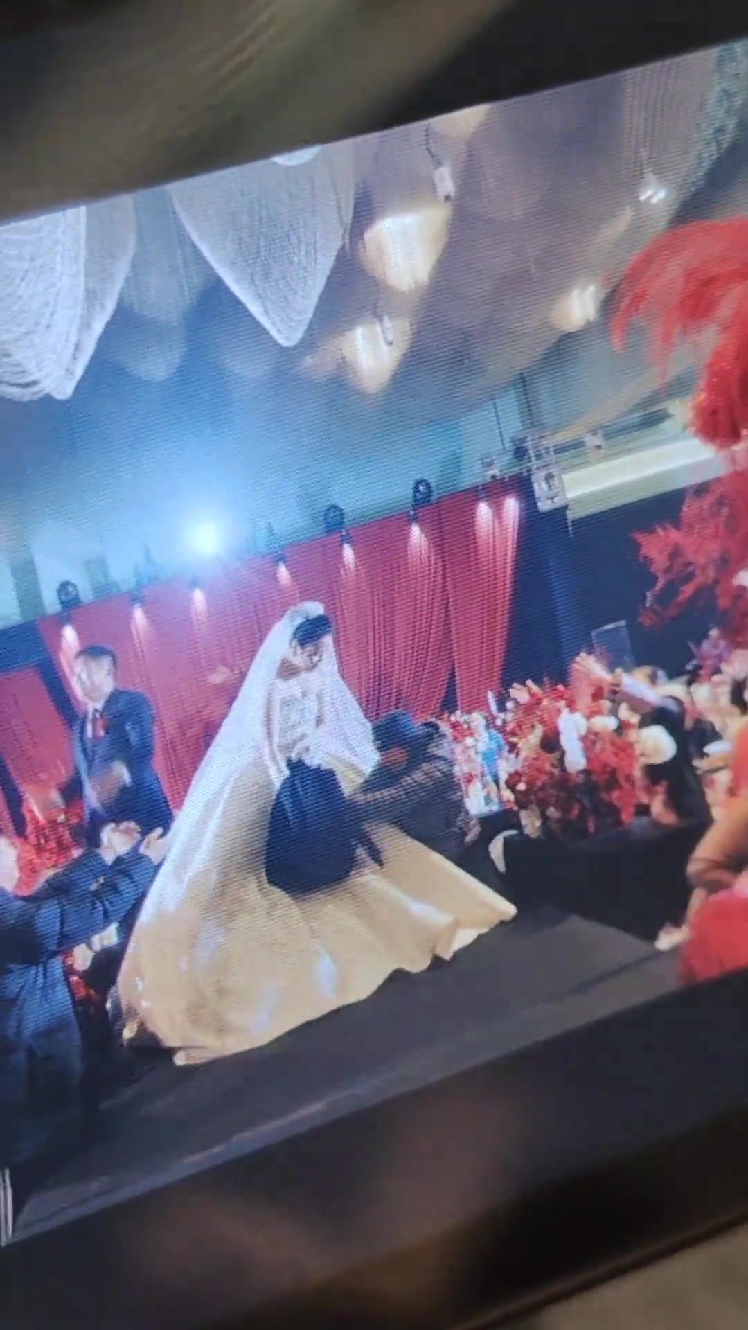 大妈这个赛季太强了！就差把台上的美女新娘给Ban了！