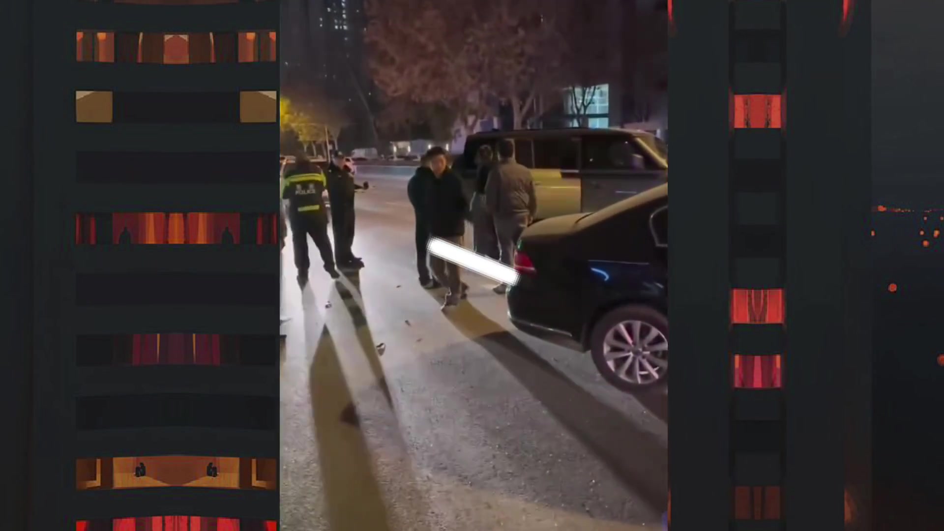 确实吓尿了！女子撞车事故之后，路人看其裤子都湿了！