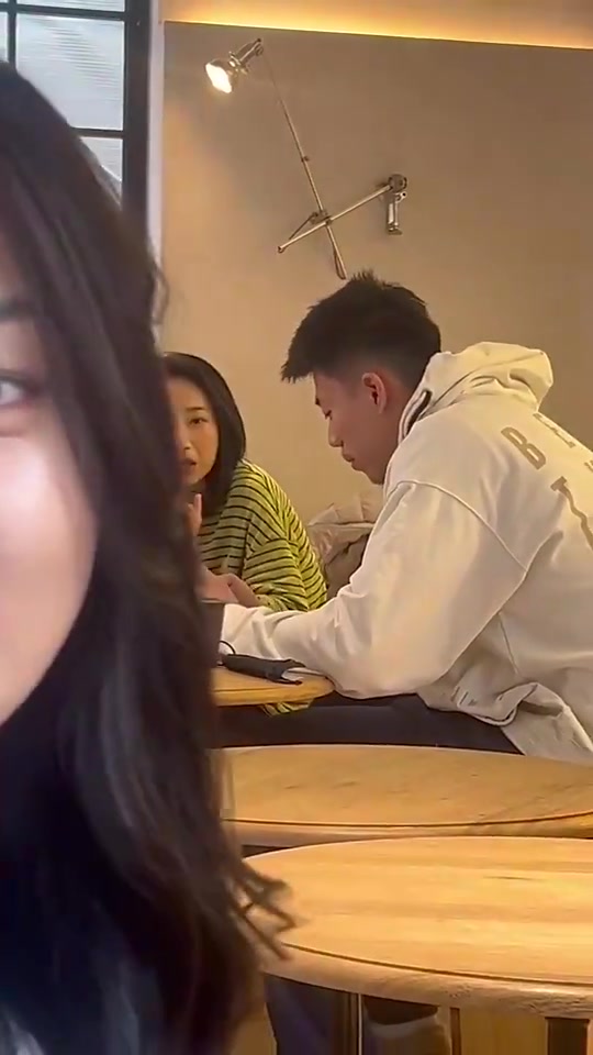 女球迷晒商场偶遇张镇麟：感觉他好帅啊