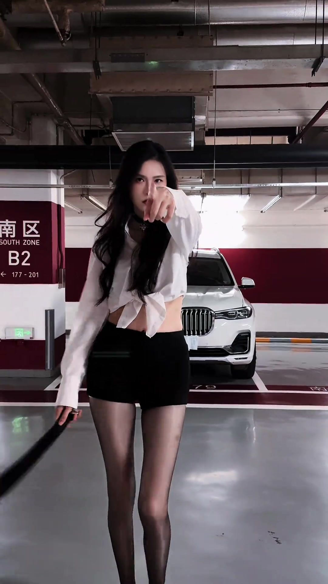 【推荐】这架势谁敢不服！前女篮国手许诺身穿黑丝手拿皮鞭：不服