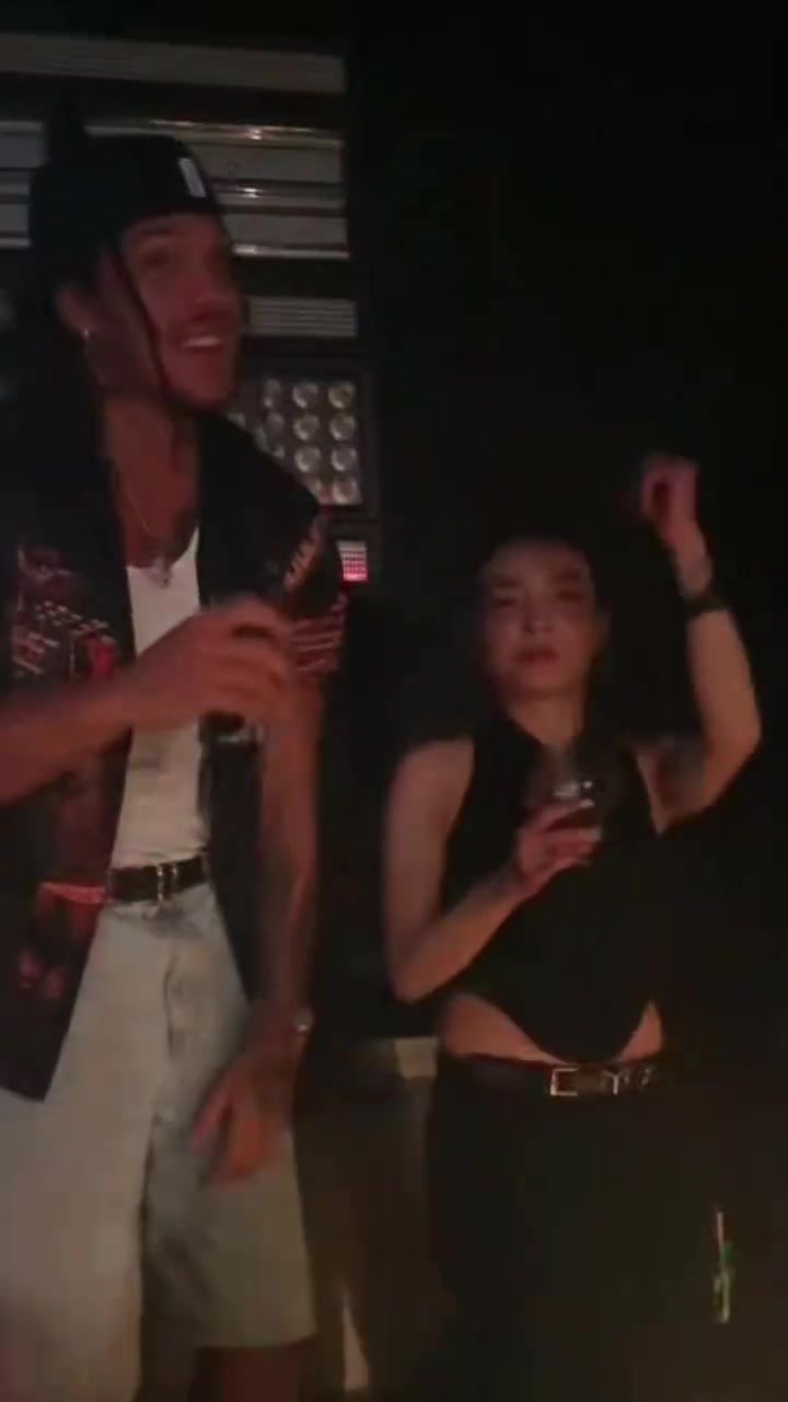 [视频]玩得很嗨！球迷拍到戈登中国行在南京夜店和女伴跳舞