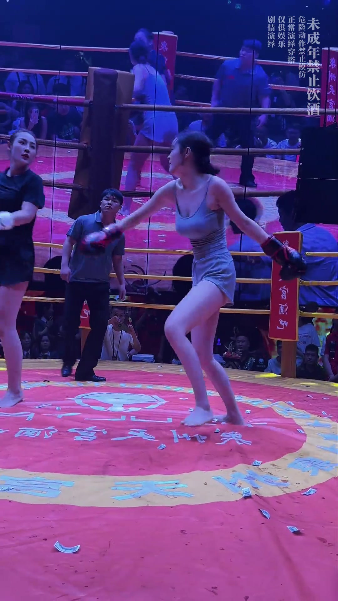 女子拳击比赛，讲究的就是一个“精准打击”