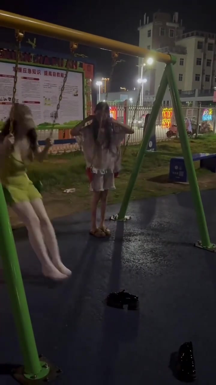 鞋子：那我走看来我真的是个累赘！