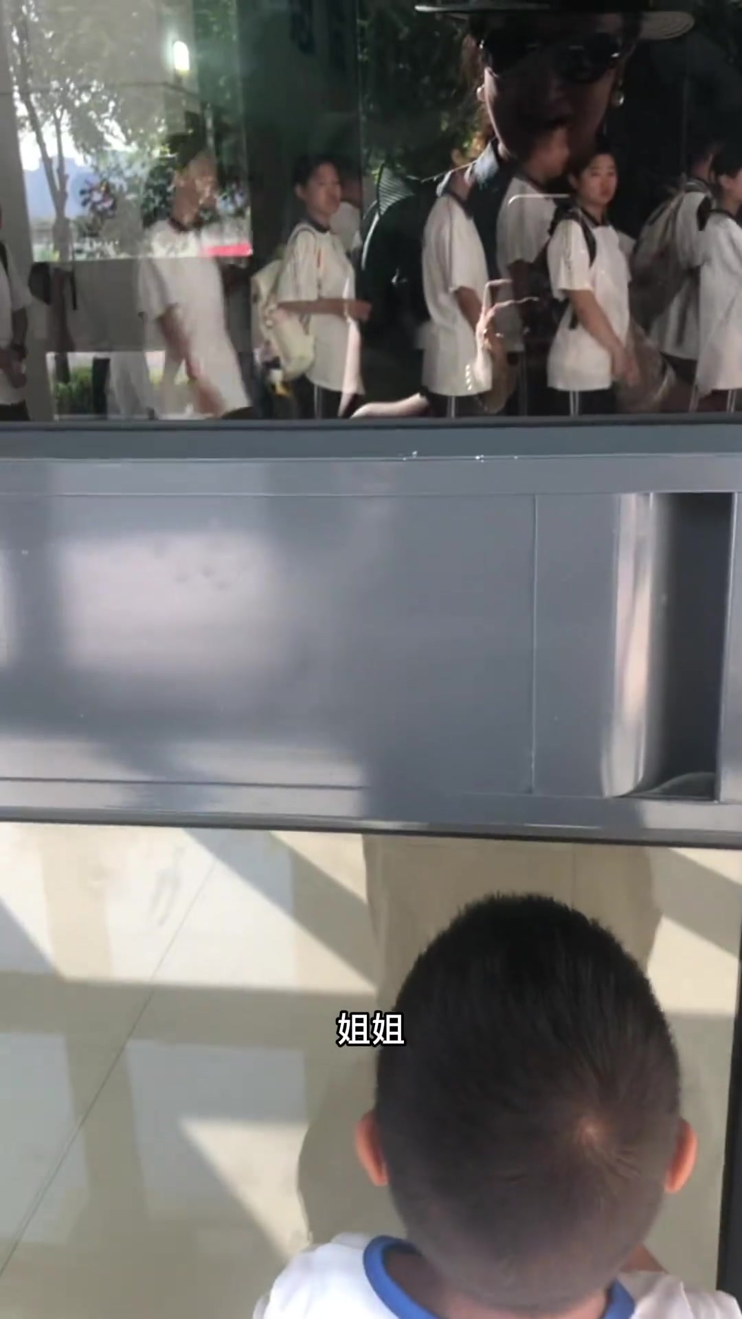 弟弟用最大的声音喊出了最深的崇拜！