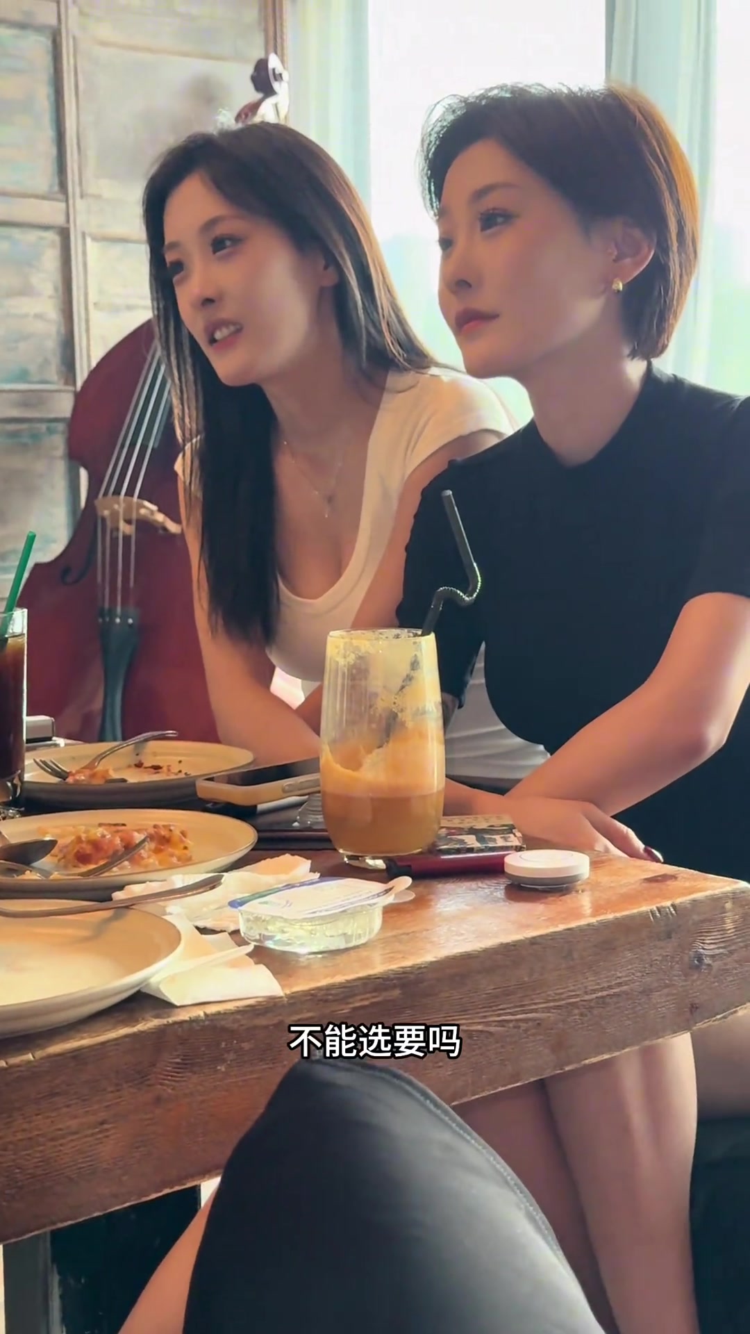 在这2个双胞胎里面选一个处对象，吧友们怎么选