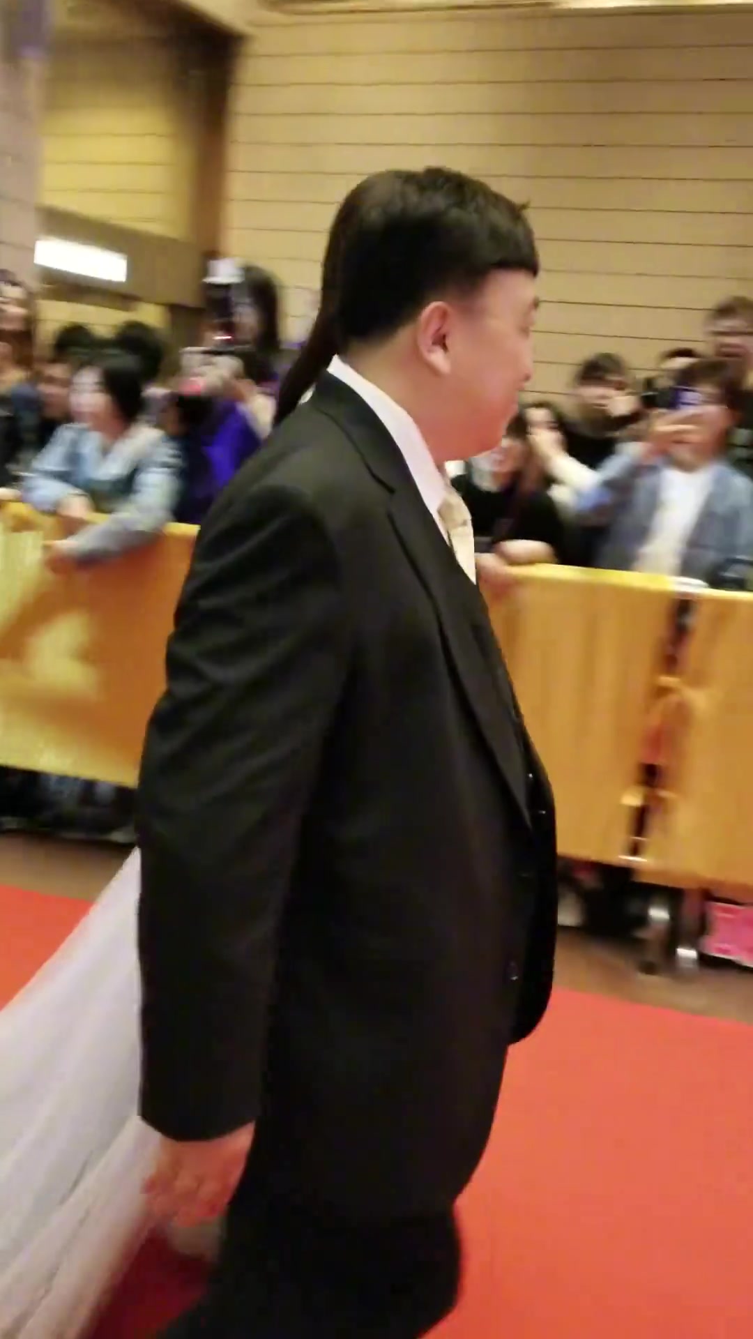 羡慕导演王晶，不知道这次牵手的晶女郎又是谁呢