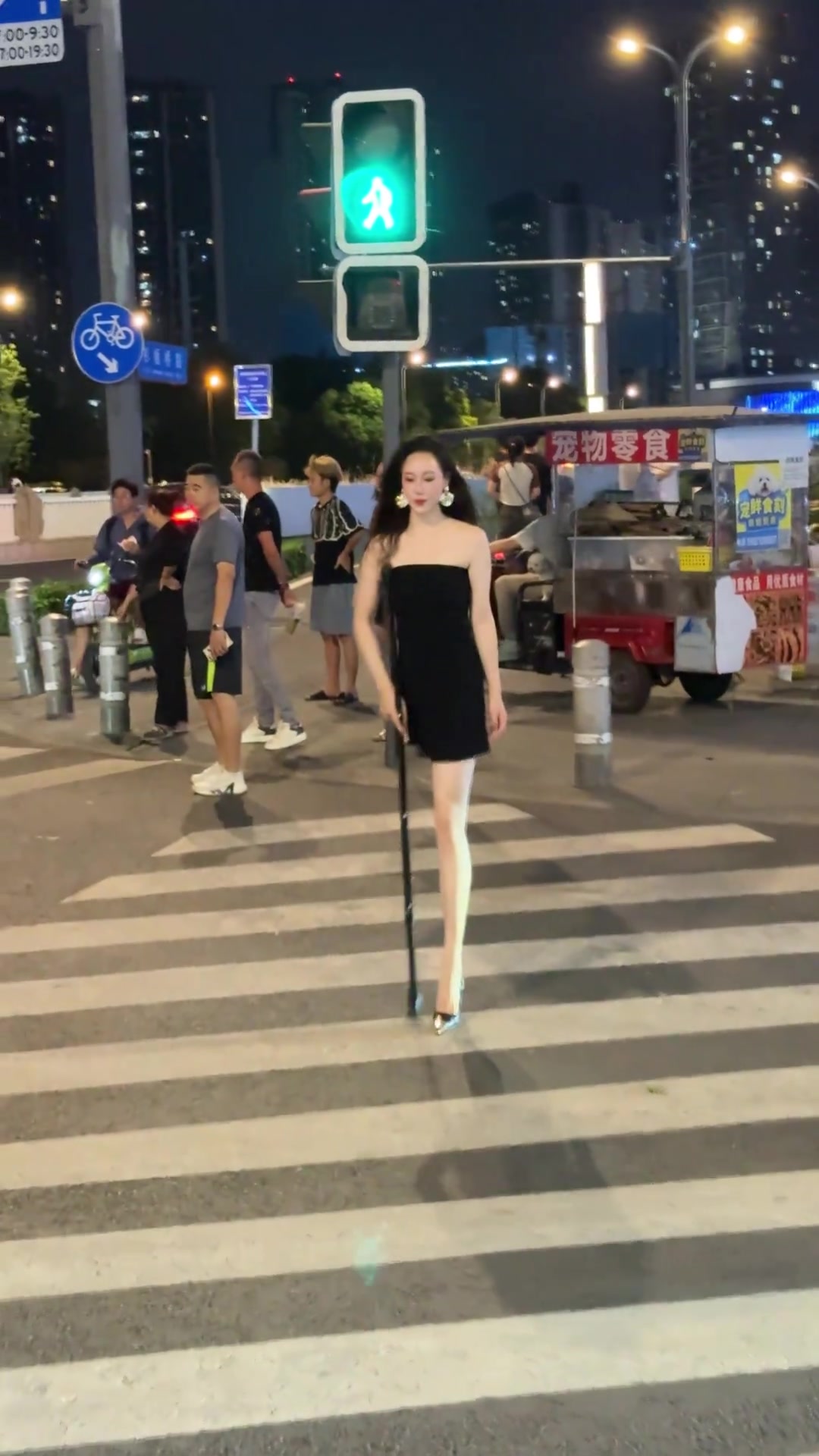 這個(gè)小姐姐真的特別勇敢