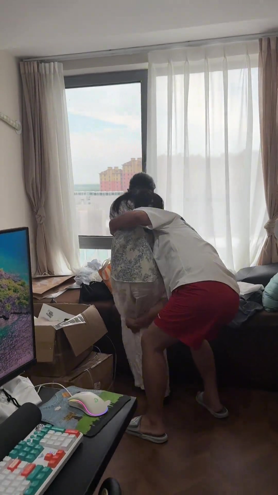 想亲热，但女朋友比过年的猪还难抓！
