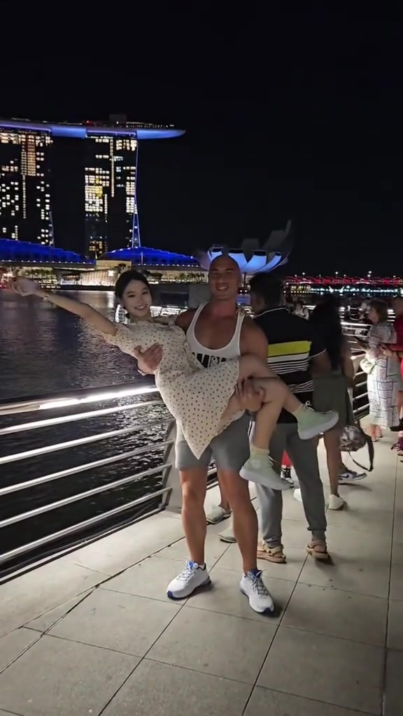 通宵想了一夜，这外国小伙有这么大的魅力