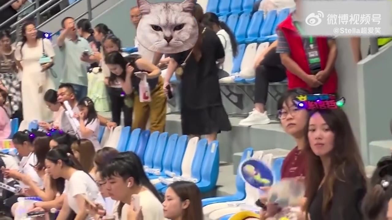 一男子在演唱会上故意猥亵多名女性！！！