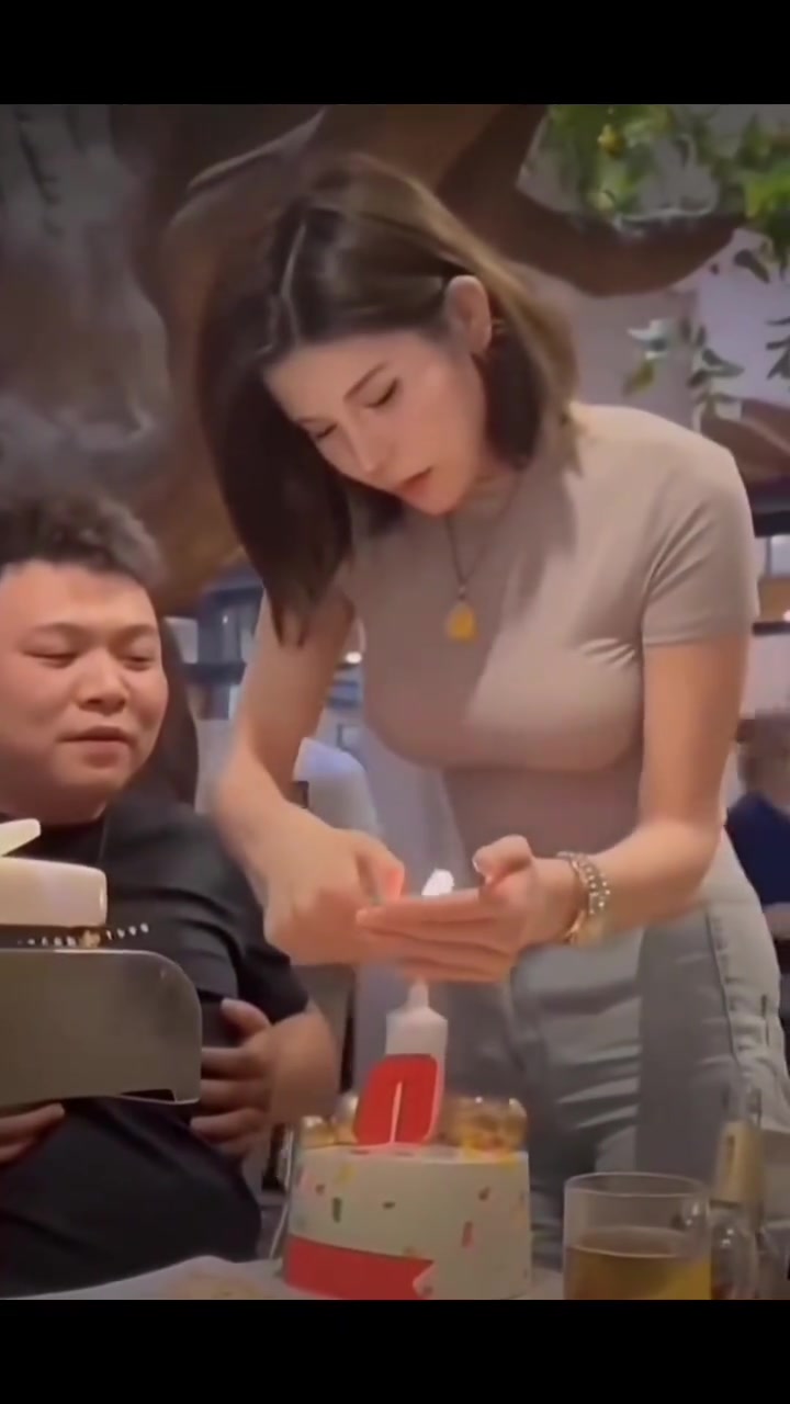 拿捏了！大哥的一舉一動(dòng)，全都在她的掌控之中！