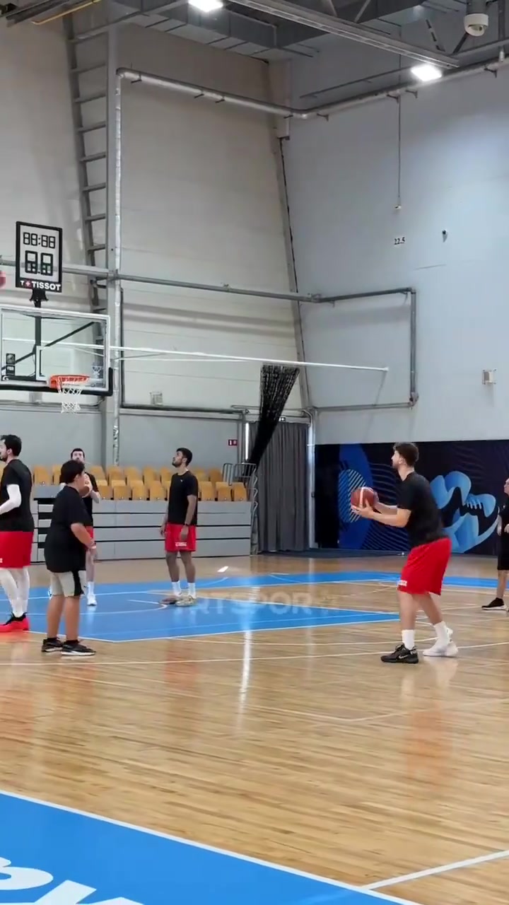 【球迷看点】小火龙究极进化！申京欧锦赛训练中连续命中14记三分球！