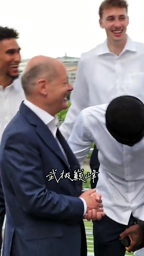 全国的骄傲！德国男篮欧锦赛夺冠回国受到总理朔尔茨接见