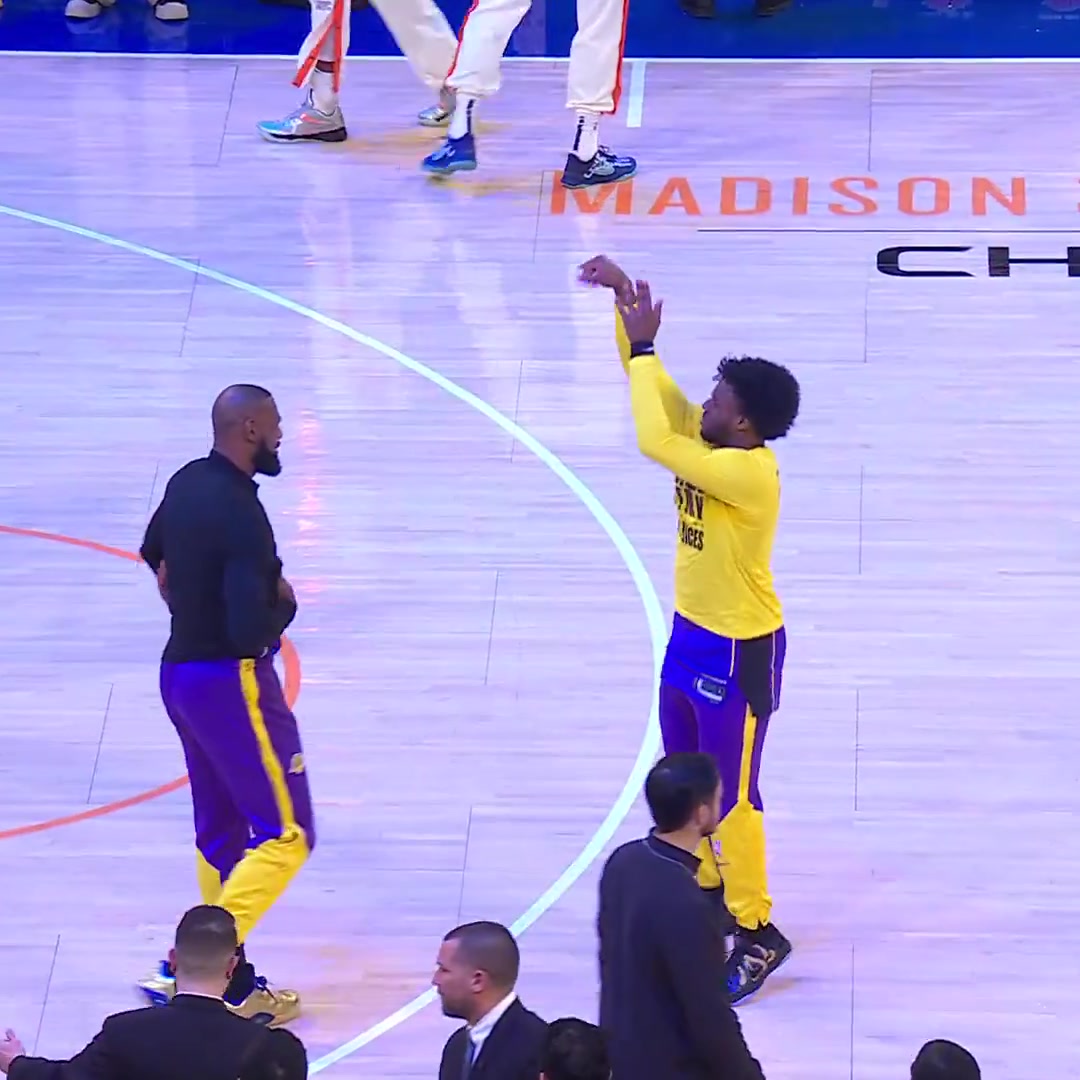 【NBA】布朗尼热身投篮，詹姆斯走过来：你妈叫你了，快去！
