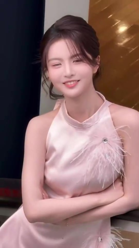 NBA女主播炼炼这真的算得上是标准的甜妹了吧~~