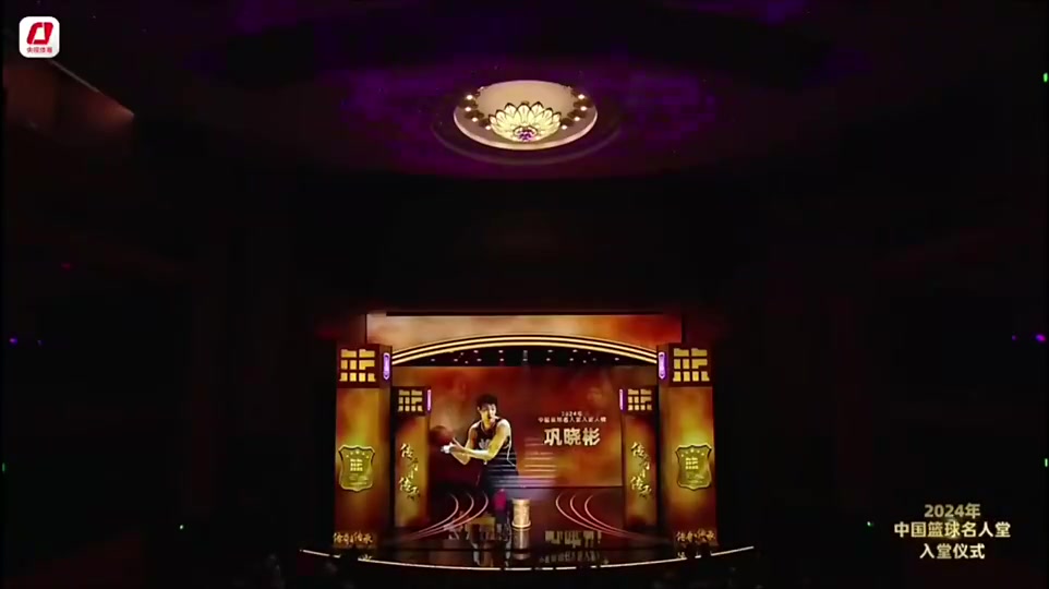 太搞了！回顾巩晓彬名人堂演讲，狂Q“教条”梗成脱口秀