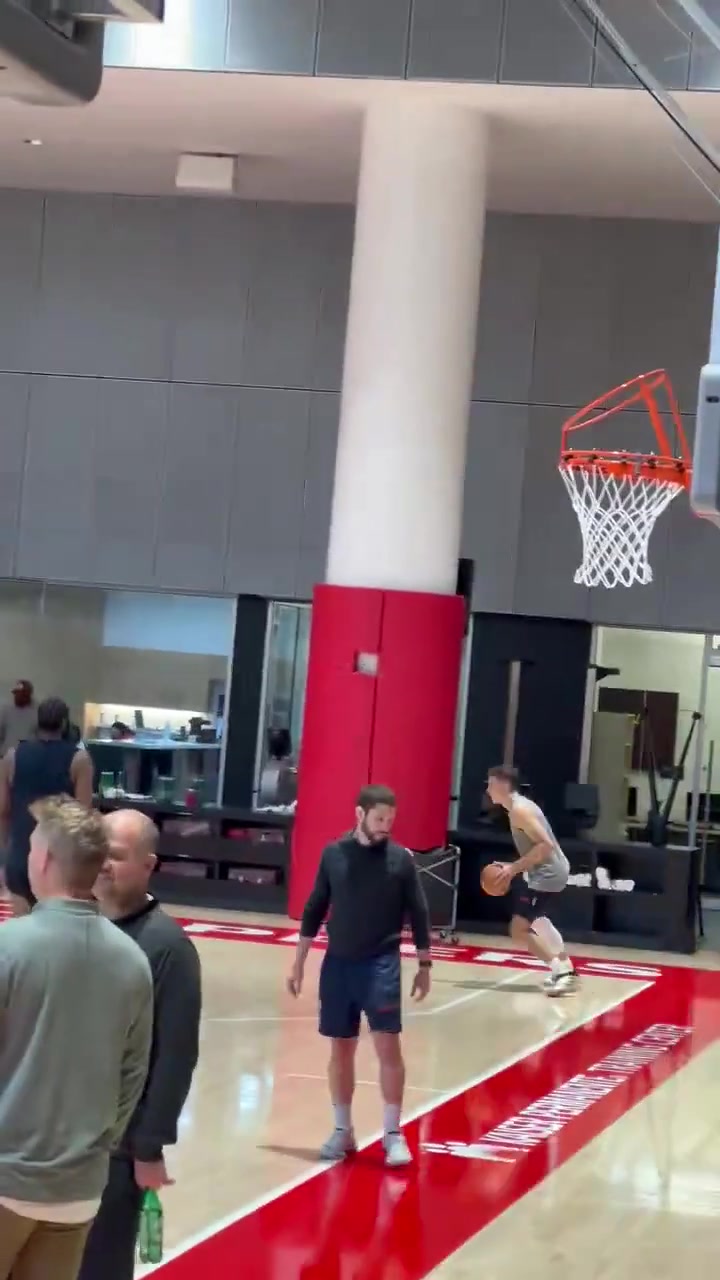【NBA】快船开启训练营 欧锦赛受伤的博格丹恢复神速底角连连