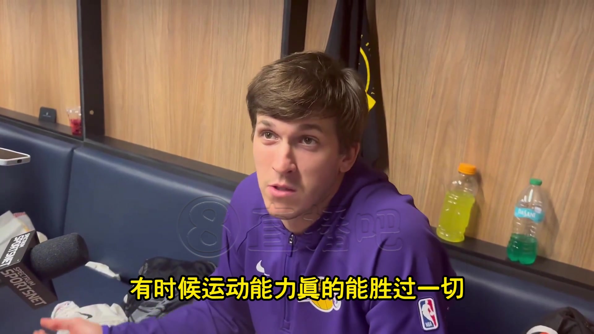 海斯隔扣布克！里夫斯：那球我传得很烂！但运动能力胜过一切&我也想拥有