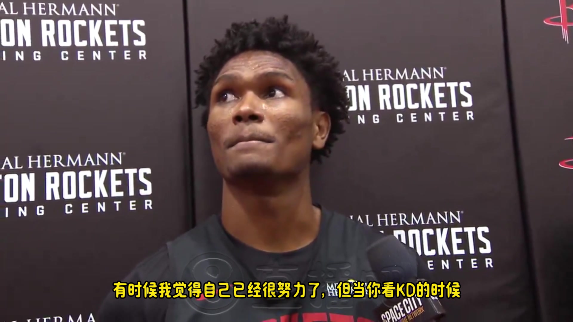 阿门：说实话我感觉自己训练够拼了，但KD都快40岁了比我还拼