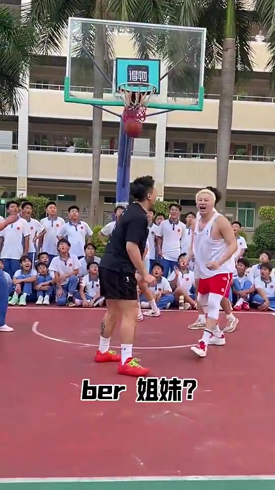 卧槽，你跟我说这是女高中生？这球技也太TM强了吧？