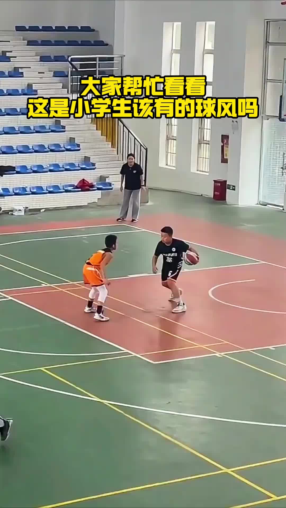 懂球的吧友们看看，这是小学生应该有的球风吗