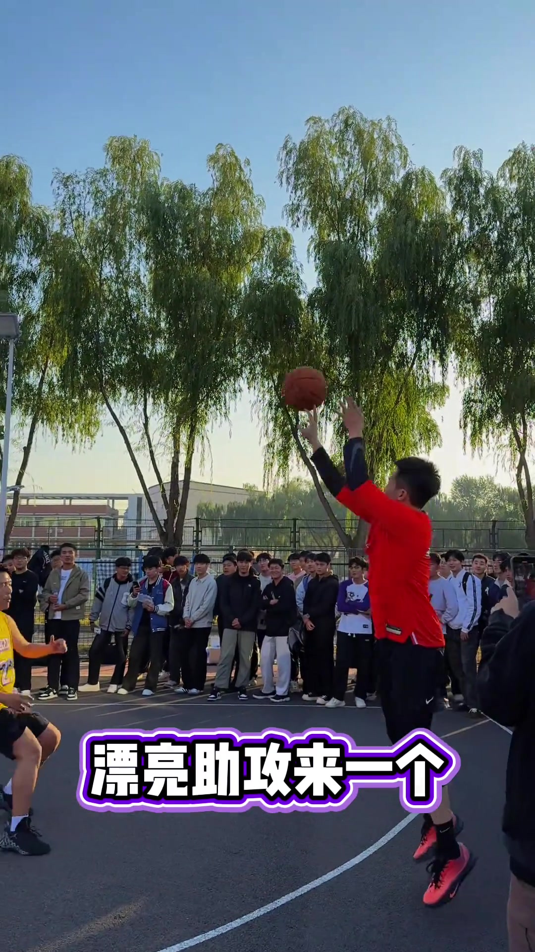 基本功还是太扎实了！科比忠实粉丝校园行半场4v4统治全场