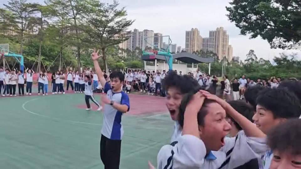 【精彩剪辑】青春不留遗憾！学生这远投扔进 这些天学不进也听不进了